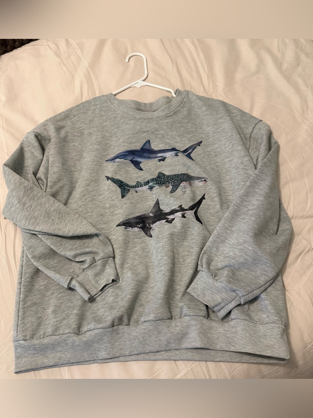 SHEIN Light Gray Crewneck Sweatshirt with Three Shark Prints